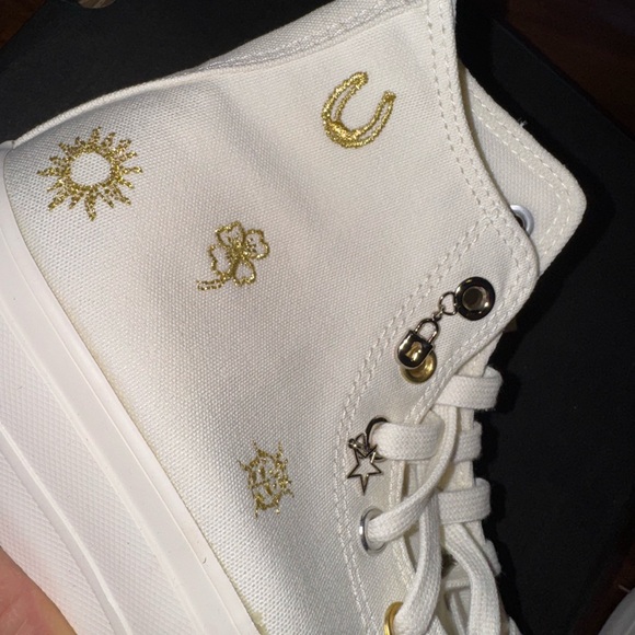 Converse platform Sneakers with Gold Details size 7.5 - Picture 2 of 3